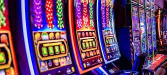 Antarmuka aplikasi kombo 88 di layar Android menampilkan permainan slot dan pasar olahraga